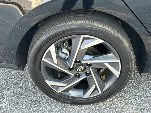 New 2025 Hyundai Elantra Sport FWD image 18