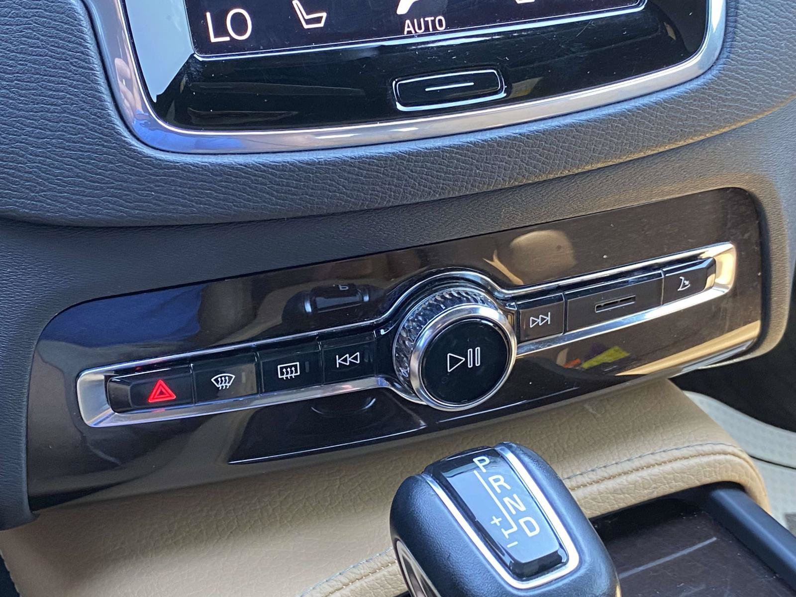 Used 2019 Volvo XC90 T6 Momentum AWD/4WD image 33