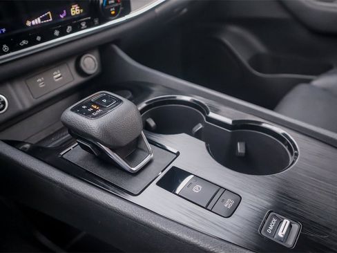 Used 2022 Nissan Rogue SV w/ SV Premium Package image 19