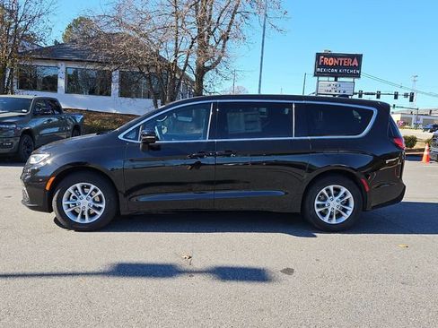 New 2026 Chrysler Pacifica Select image 20
