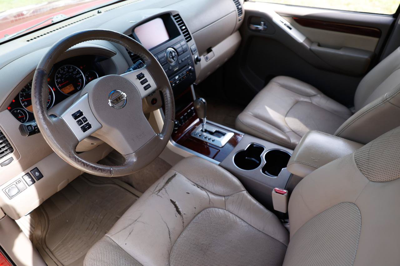Used 2009 Nissan Pathfinder LE AWD/4WD image 4
