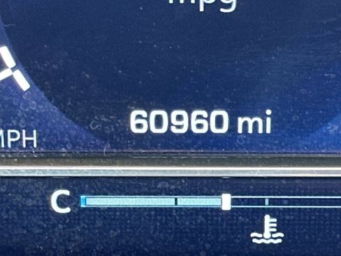 Used 2024 Chevrolet Silverado 2500 LT image 27