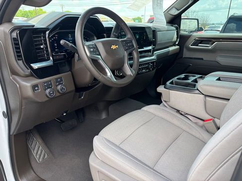 Used 2025 Chevrolet Silverado 1500 LT w/ Z71 Off-Road Package AWD/4WD image 6