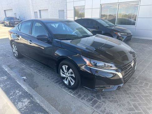 Used 2025 Nissan Altima 2.5 S image 1