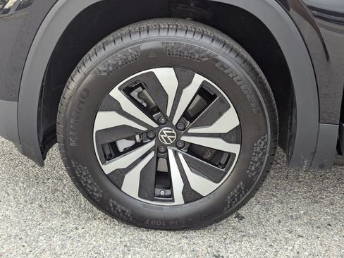 Certified 2025 Volkswagen Atlas Cross Sport SE FWD image 35