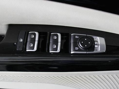 Used 2024 Kia Carnival EX image 23