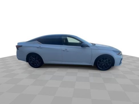 Used 2023 Nissan Altima 2.0 SR FWD image 9