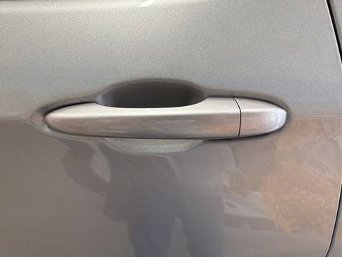 Used 2024 Jeep Compass Limited image 18