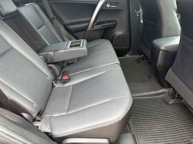 Used 2018 Toyota RAV4 SE w/ All Weather Liner Package AWD/4WD image 18
