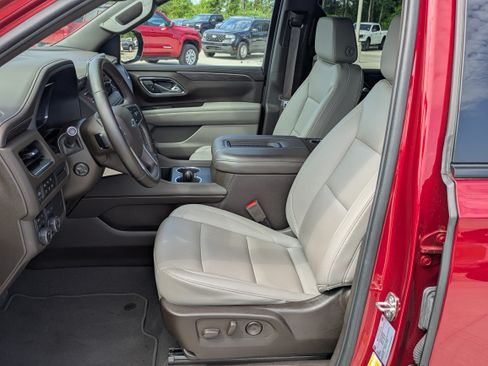 Used 2024 Chevrolet Tahoe Z71 w/ Luxury Package AWD/4WD image 10