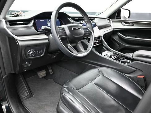 Used 2023 Jeep Grand Cherokee Limited w/ Black Appearance Package AWD/4WD image 22