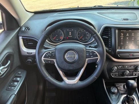 Used 2015 Jeep Cherokee Latitude w/ Cold Weather Group AWD/4WD image 31