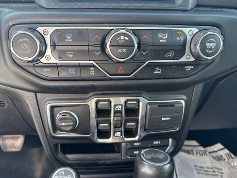 Used 2023 Jeep Wrangler Unlimited Sahara image 23