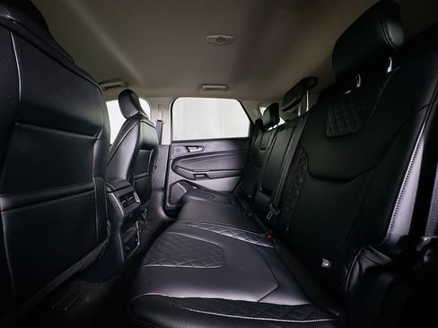 Used 2024 Ford Edge Titanium image 27