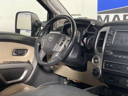 Used 2017 Nissan Titan SL AWD/4WD image 10