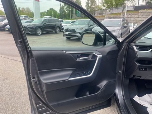 Used 2025 Toyota RAV4 XLE AWD/4WD image 6