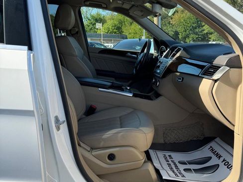 Used 2016 Mercedes-Benz GL 450 4MATIC w/ Premium I Package image 22