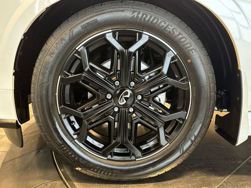 New 2026 INFINITI QX80 4WD image 10