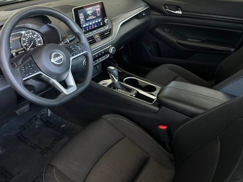 Used 2024 Nissan Altima 2.5 SV FWD image 4