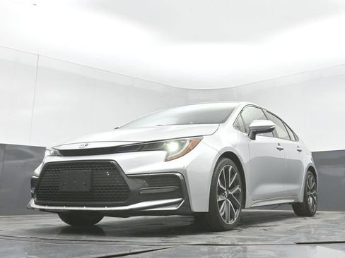 Used 2020 Toyota Corolla SE w/ SE Premium Package FWD image 40