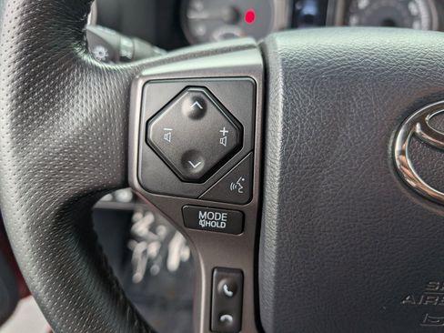 Used 2017 Toyota Tacoma TRD Off-Road w/ Premium & Technology Package AWD/4WD image 17