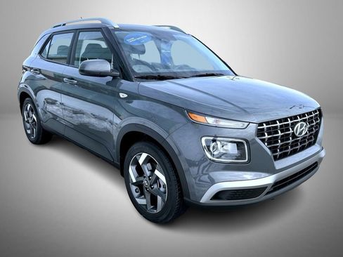Used 2025 Hyundai Venue SEL image 3