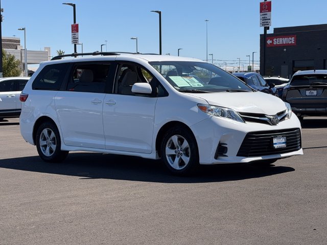 Used 2020 Toyota Sienna LE w/ Carpet Mat Package FWD image 9