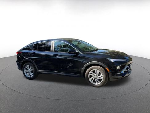 Used 2025 Buick Envista Preferred image 2