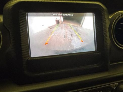 Used 2022 Jeep Wrangler Willys image 9