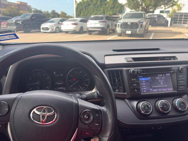 Used 2018 Toyota RAV4 LE FWD image 10