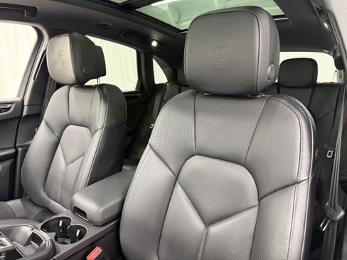 Certified 2025 Porsche Macan image 34