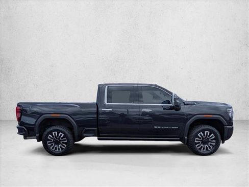Used 2025 GMC Sierra 2500 Denali Ultimate w/ Max Trailering Package AWD/4WD image 4