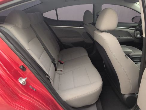 Used 2019 Hyundai Elantra SE FWD image 11