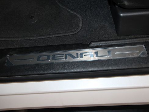 Used 2019 GMC Yukon XL Denali w/ Denali Ultimate Package image 7