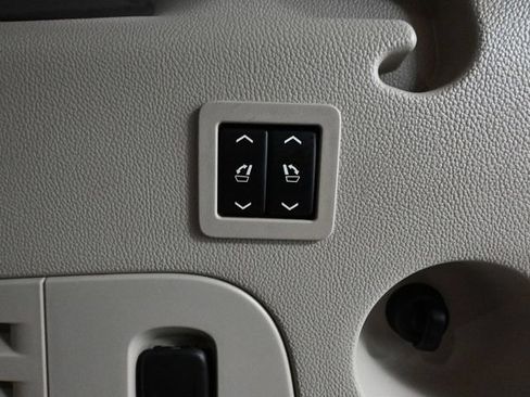 Used 2017 Cadillac Escalade ESV 4WD image 42