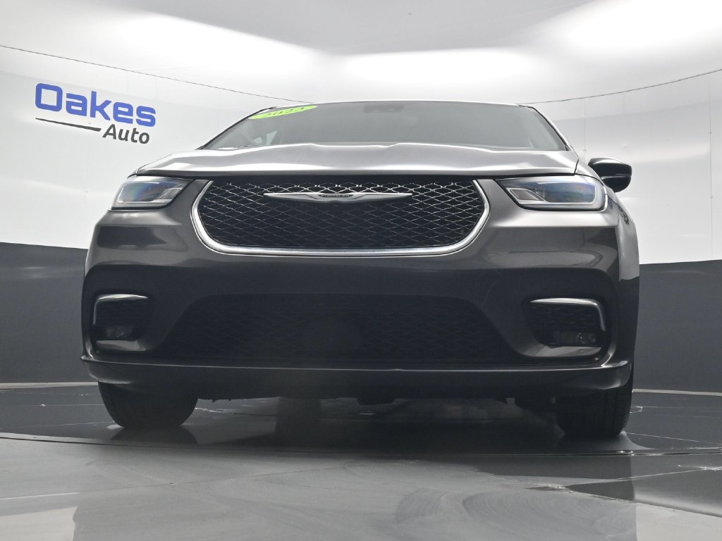 Used 2023 Chrysler Pacifica Touring-L FWD image 38