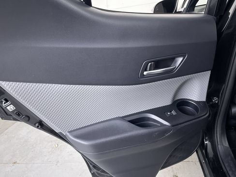 Used 2019 Toyota C-HR XLE FWD image 18