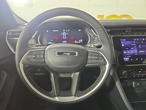 Used 2023 Jeep Grand Cherokee Altitude image 14