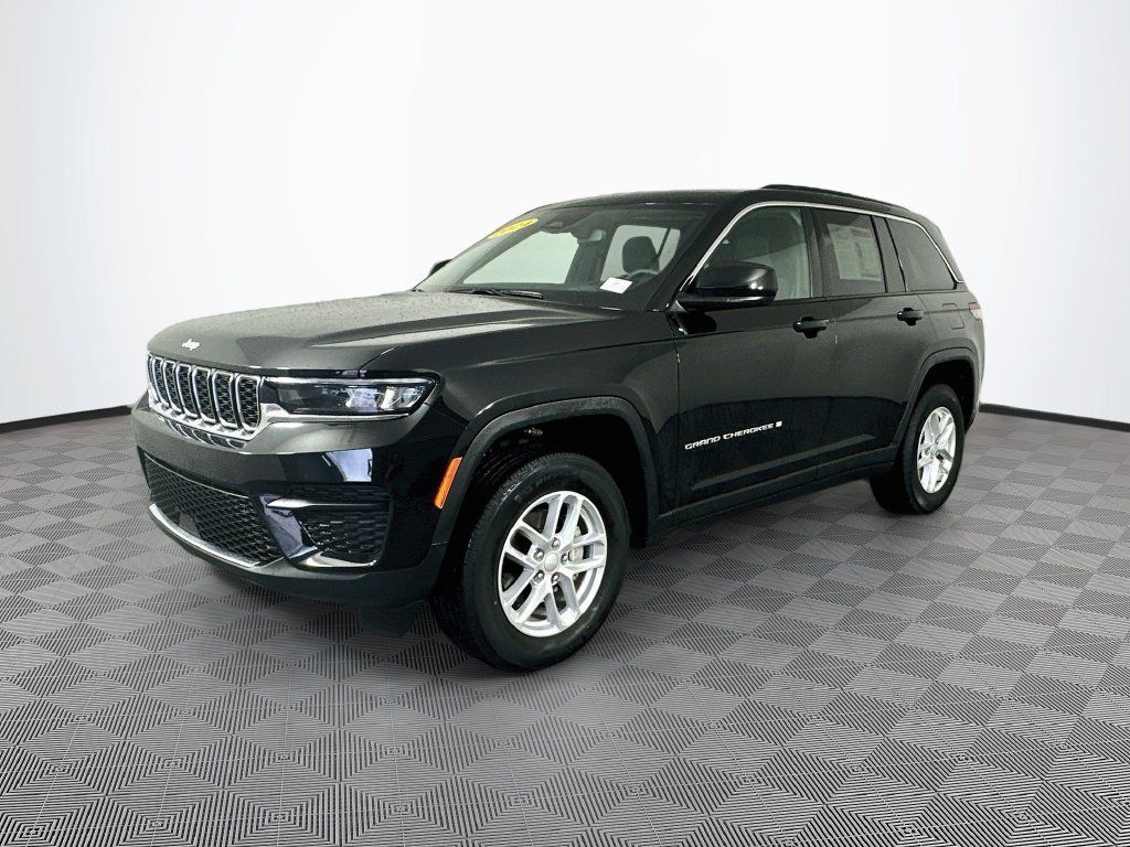 Certified 2024 Jeep Grand Cherokee Laredo X w/ Luxury Tech Group I AWD/4WD image 6