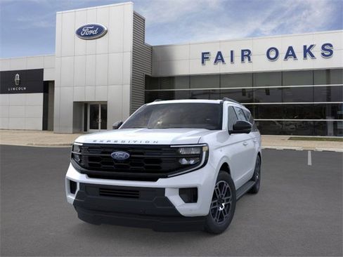 New 2025 Ford Expedition Active image 2