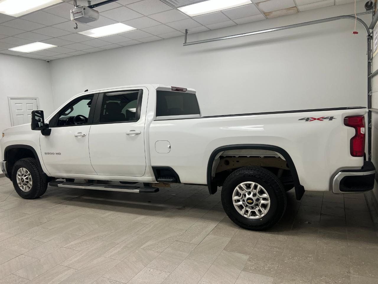Used 2025 Chevrolet Silverado 2500 LT w/ Convenience Package AWD/4WD image 14
