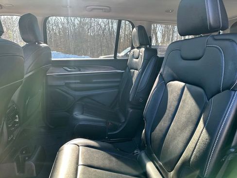 Used 2023 Jeep Grand Cherokee L Limited image 19