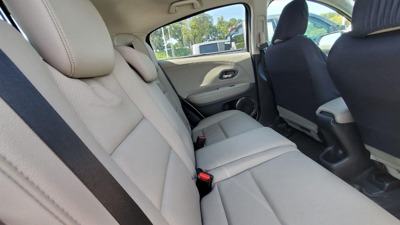 Used 2022 Honda HR-V EX-L image 6