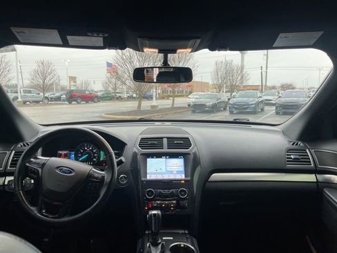 Certified 2018 Ford Explorer XLT w/ Equipment Group 202A image 17