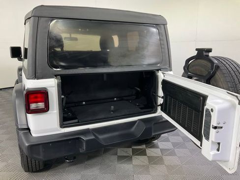 Used 2020 Jeep Wrangler Sport image 31