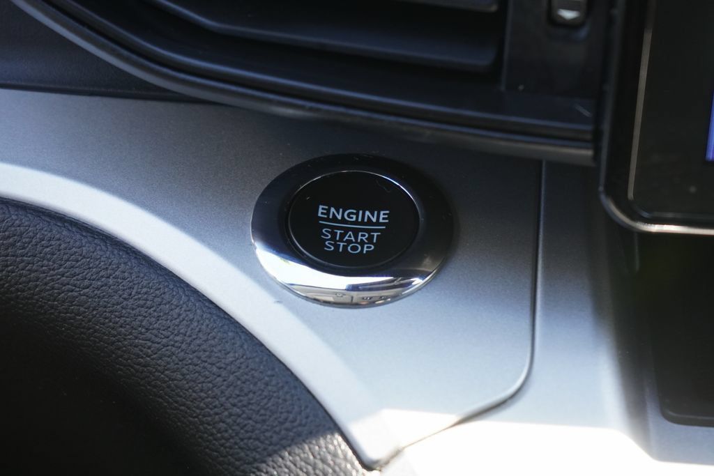 Used 2022 Ford Explorer XLT AWD/4WD image 25