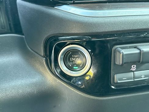 Used 2022 GMC Sierra 1500 SLT AWD/4WD image 22