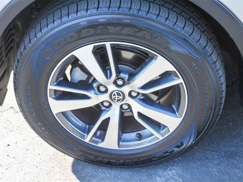 Used 2018 Toyota RAV4 XLE image 14