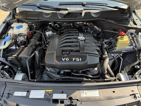 Used 2012 Volkswagen Touareg Sport image 50