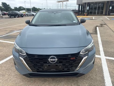 Used 2025 Nissan Sentra SR FWD image 2